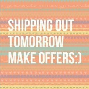 Shipping out tomorrow, make offers ❤️❤️